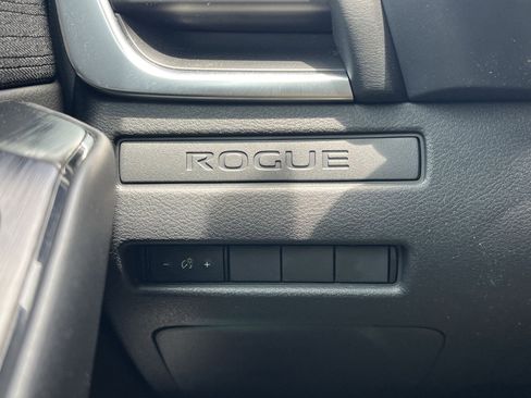 Used 2023 Nissan Rogue S FWD image 12