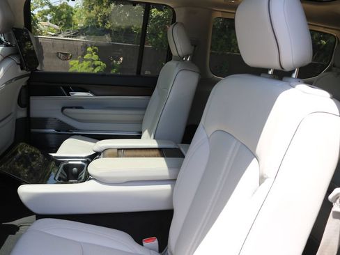 Used 2022 Jeep Grand Wagoneer Series II w/ Premium Group II AWD/4WD image 17