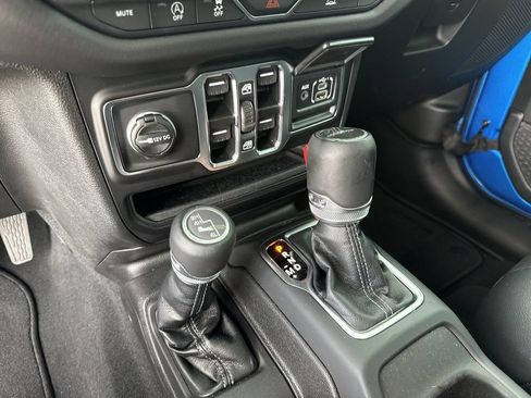 Used 2025 Jeep Gladiator Sport AWD/4WD image 26