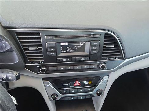 Used 2017 Hyundai Elantra SE FWD image 13