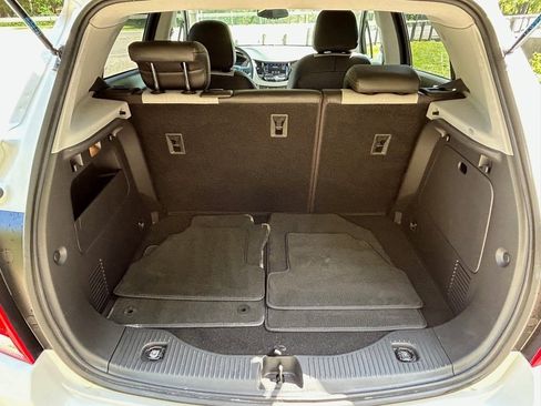 Used 2022 Chevrolet Trax LT w/ LT Convenience Package image 23