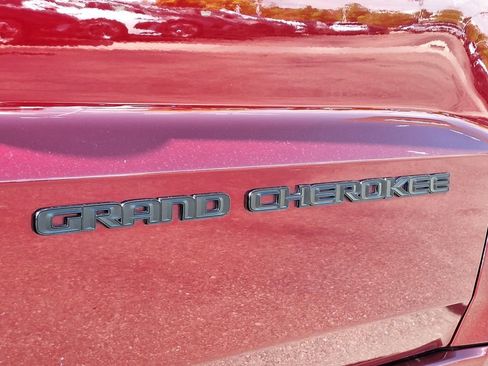 Used 2021 Jeep Grand Cherokee Laredo X AWD/4WD image 28