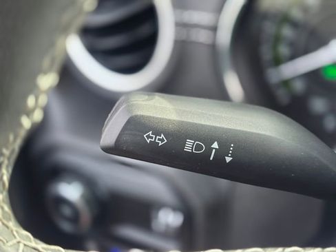 Used 2023 Jeep Wrangler Unlimited Sahara image 39