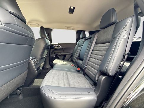 New 2025 Mitsubishi Outlander SE image 22