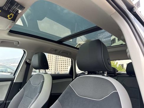New 2026 Volkswagen Taos SE FWD image 16