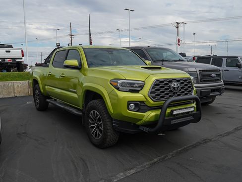 Used 2023 Toyota Tacoma TRD Sport w/ TRD Premium Sport Package AWD/4WD image 2