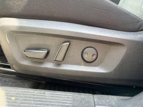 Used 2023 Nissan Rogue SV AWD/4WD image 16