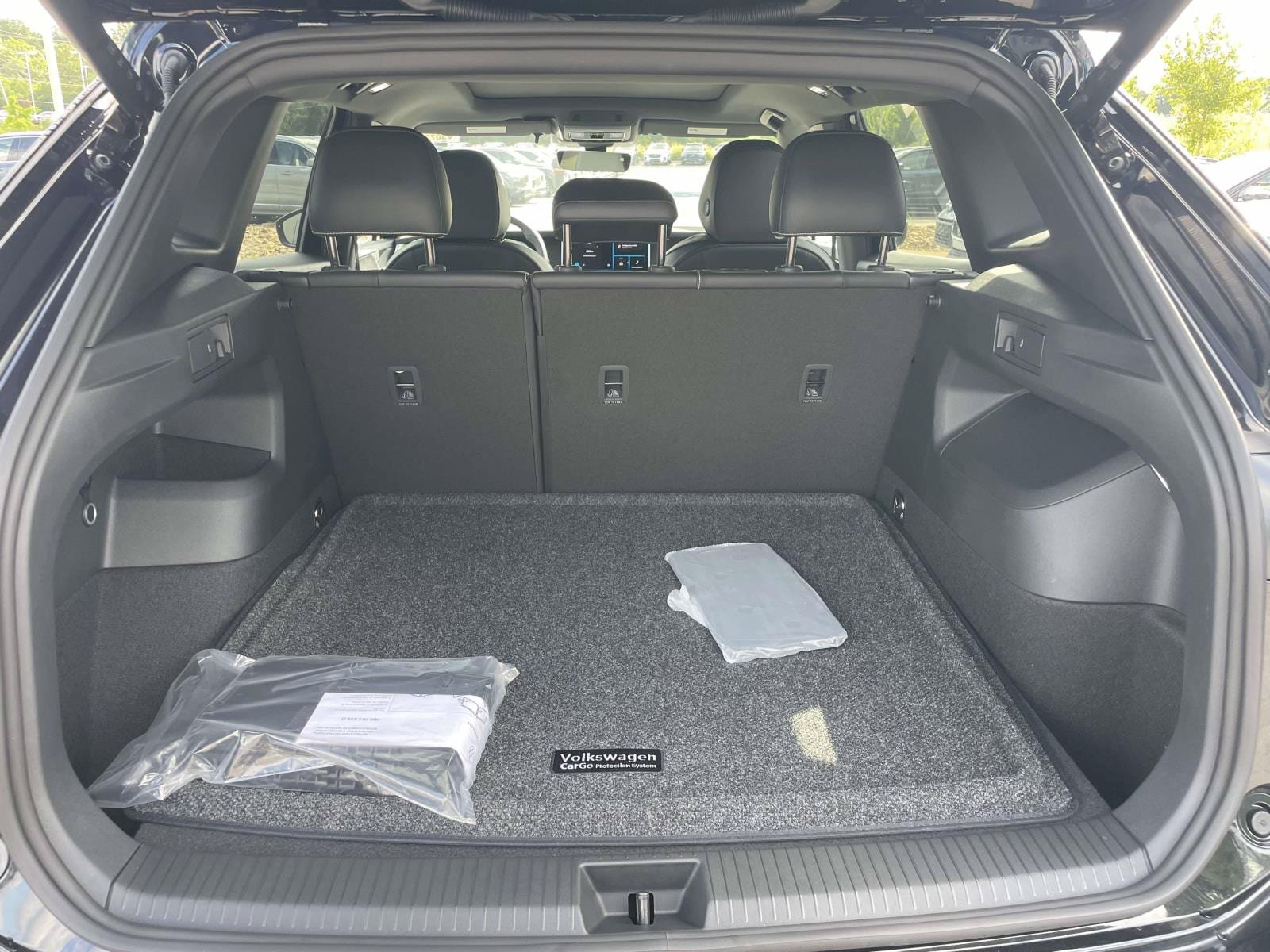 New 2026 Volkswagen Tiguan SE R-Line FWD image 10
