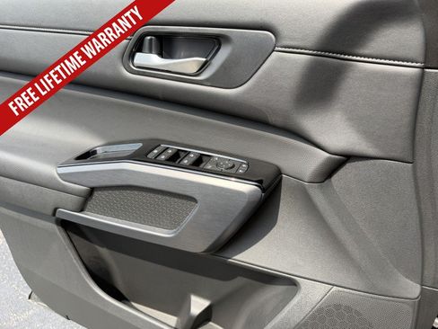 Certified 2025 Nissan Pathfinder SL w/ Cargo Package AWD/4WD image 20