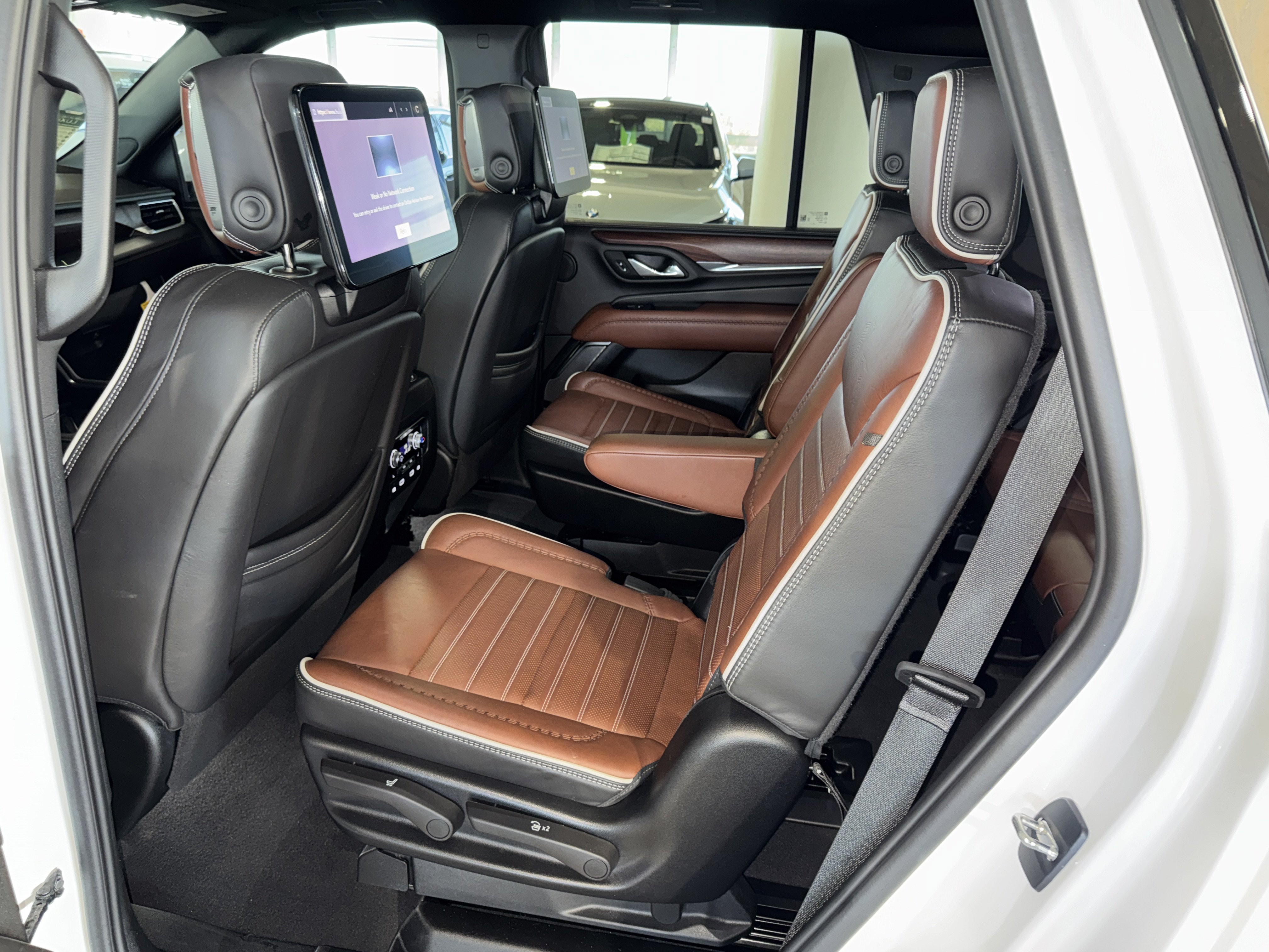 Used 2024 GMC Yukon Denali Ultimate AWD/4WD image 17