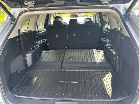 Used 2021 Toyota Highlander XLE AWD/4WD image 26