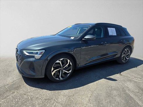Used 2024 Audi Q8 e-tron Premium Plus w/ Premium Plus Package AWD/4WD image 7