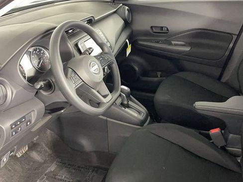 New 2025 Nissan Kicks Play S image 11