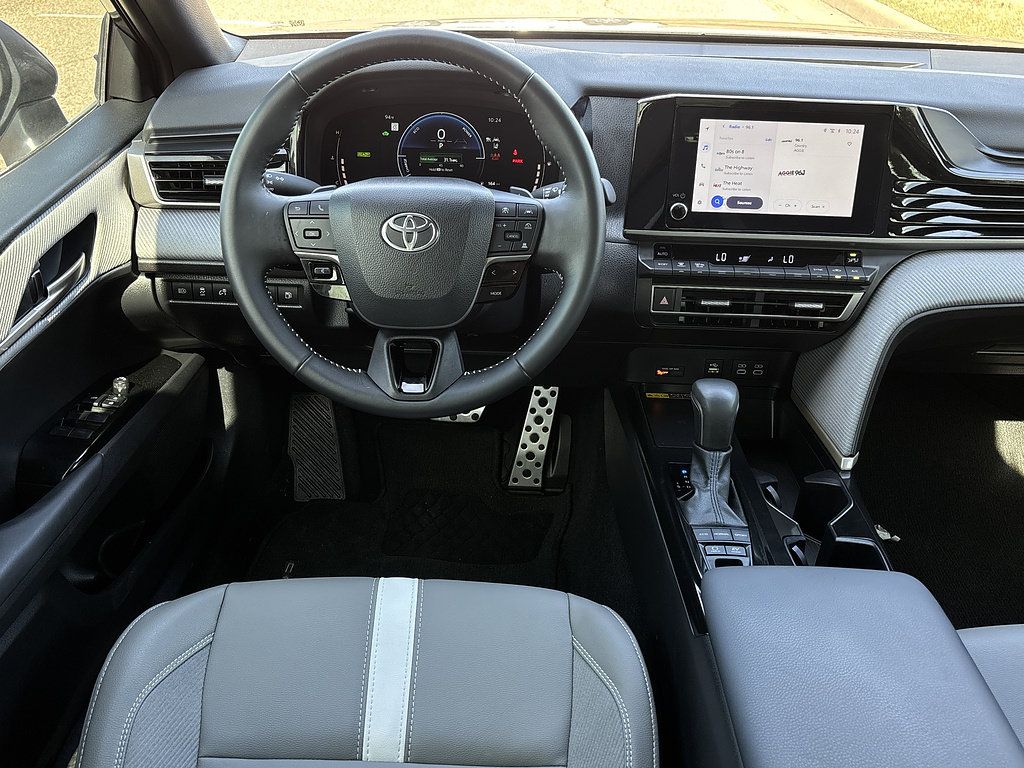 Used 2025 Toyota Camry SE w/ Convenience Package FWD image 9