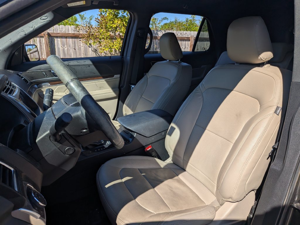 Used 2019 Ford Explorer Limited w/ Class III Trailer Tow Package FWD image 11