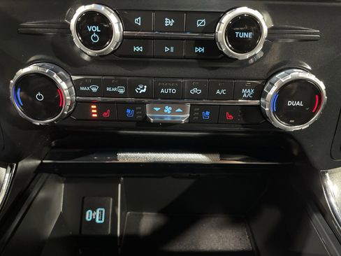 Used 2022 Ford F150 Lariat image 24