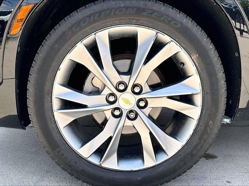 Used 2019 Chevrolet Blazer Premier w/ Sun and Wheels Package FWD image 11