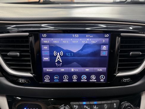 Used 2018 Chrysler Pacifica Touring-L w/ Advanced Safetytec Group FWD image 16
