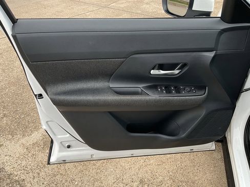 Used 2025 Nissan Kicks SV image 12