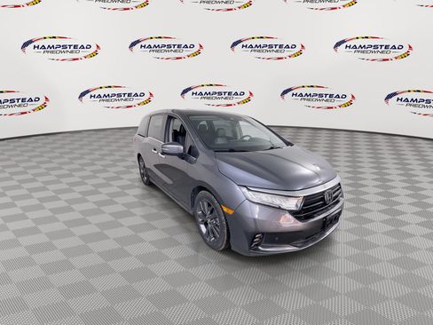 Used 2023 Honda Odyssey Touring image 2