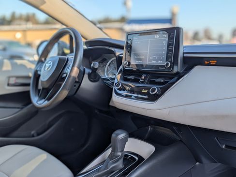 Used 2022 Toyota Corolla LE w/ LE Convenience Package image 39