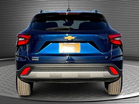 Used 2024 Chevrolet Trax LT w/ LT Convenience Package image 5