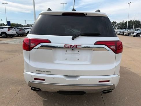 Used 2017 GMC Acadia Denali w/ Technology Package FWD image 4