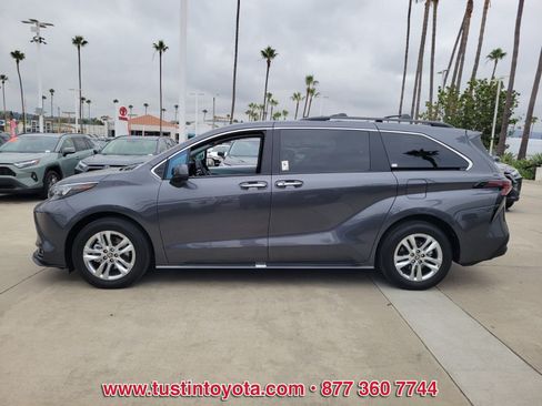 Used 2025 Toyota Sienna XLE w/ XLE Plus Package AWD/4WD image 7