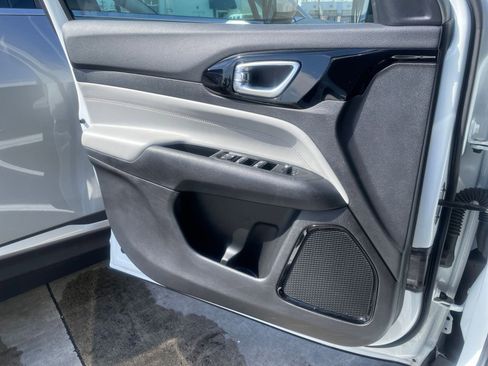 Used 2025 Jeep Compass Limited image 20