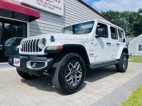 Used 2024 Jeep Wrangler Unlimited Sahara AWD/4WD image 2