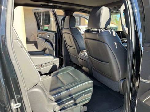 Used 2021 Cadillac Escalade ESV Premium Luxury image 19