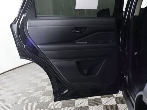 Used 2024 Nissan Pathfinder S image 22