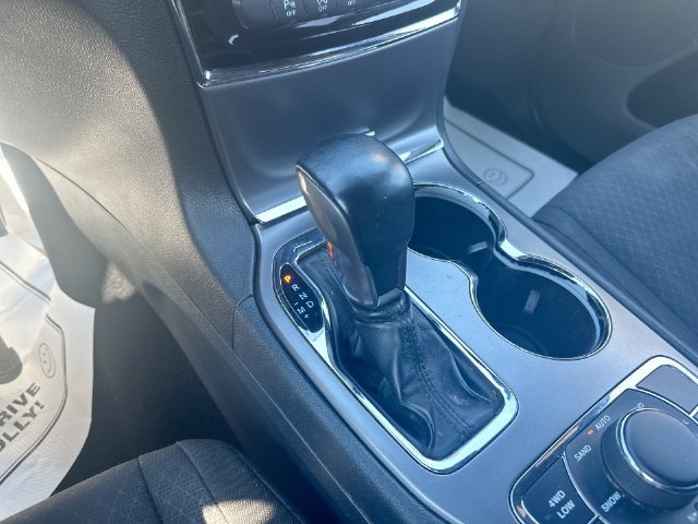Used 2020 Jeep Grand Cherokee Laredo AWD/4WD image 23