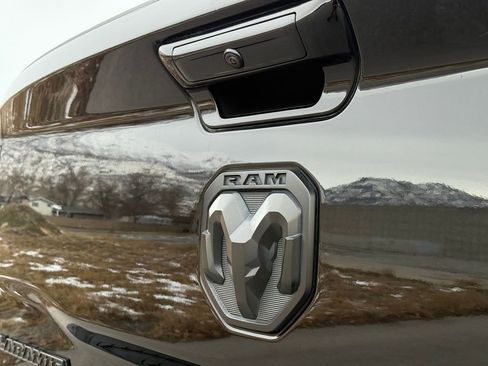 Used 2020 RAM 2500 Laramie image 10