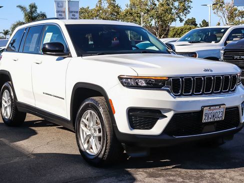 Used 2025 Jeep Grand Cherokee Laredo X RWD image 3