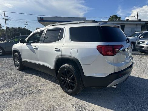Used 2017 GMC Acadia SLT FWD image 2