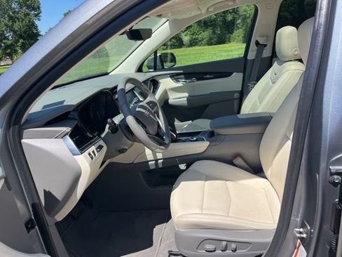 Used 2022 Cadillac XT6 Premium Luxury w/ Technology Package FWD image 16