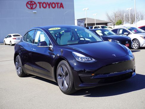 Used 2018 Tesla Model 3 Long Range image 1