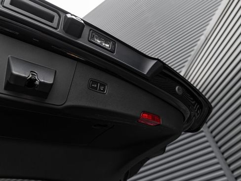 Certified 2025 Porsche Cayenne S AWD/4WD image 31