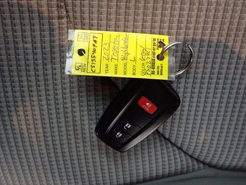 Used 2023 Toyota Highlander L image 38