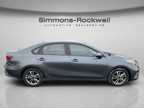 Used 2023 Kia Forte LXS image 8
