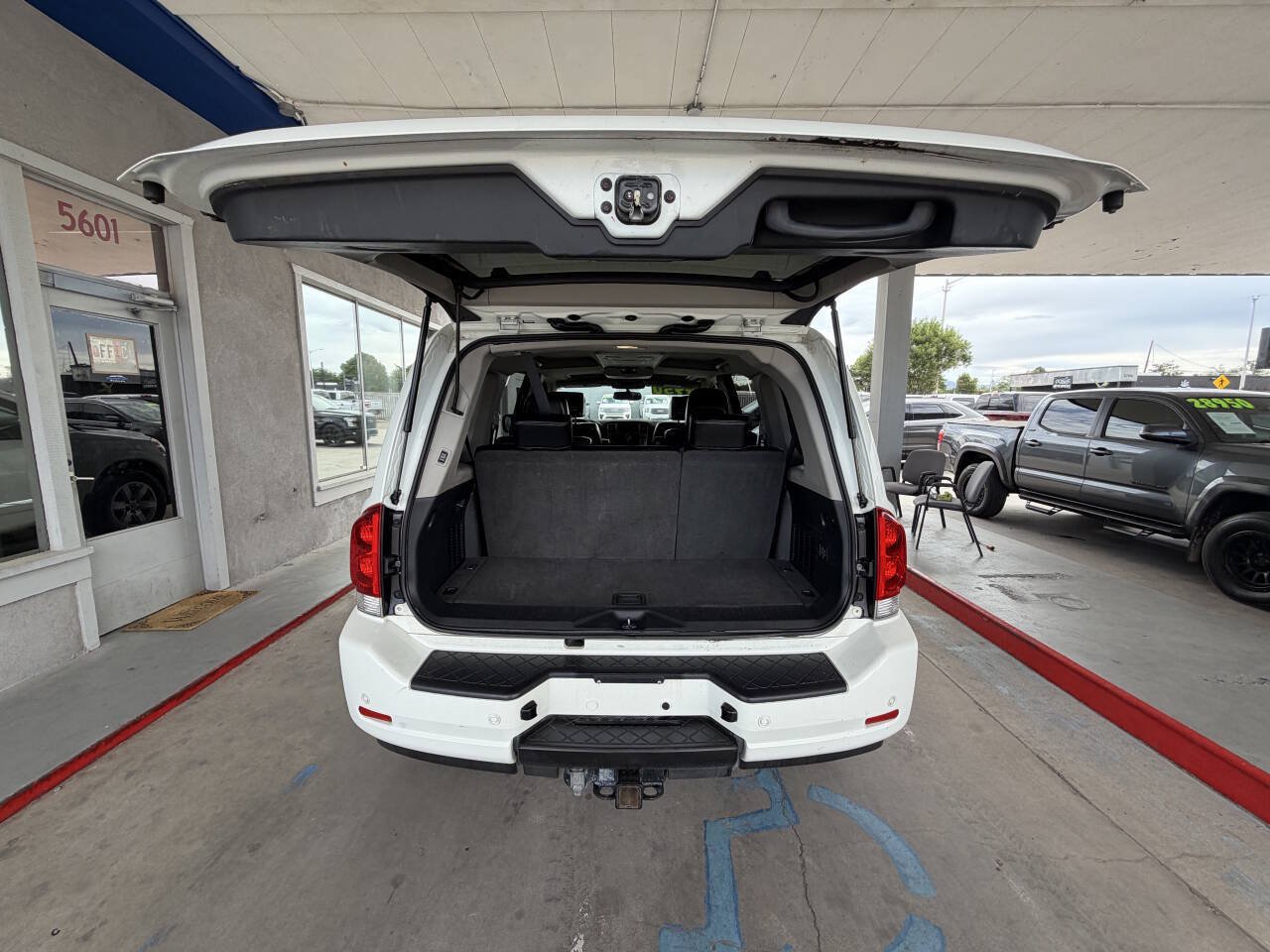 Used 2014 Nissan Armada Platinum AWD/4WD image 18