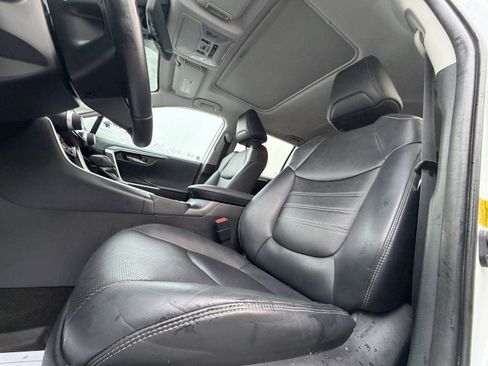 Used 2020 Toyota RAV4 Limited image 27
