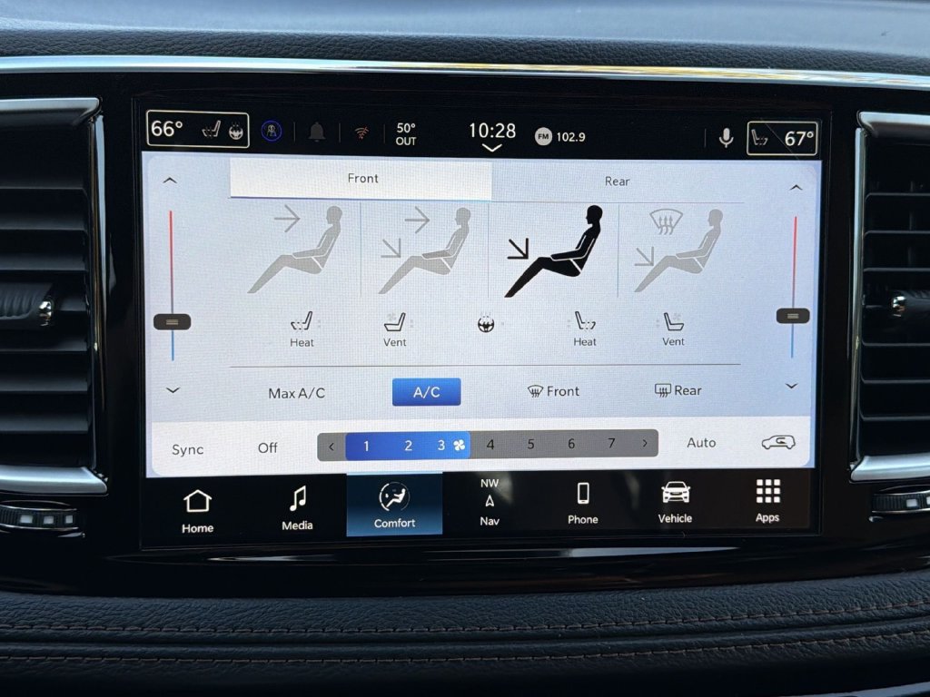 Used 2026 Chrysler Pacifica Pinnacle FWD image 21