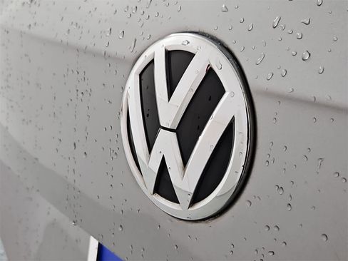 Used 2021 Volkswagen Tiguan SE image 11