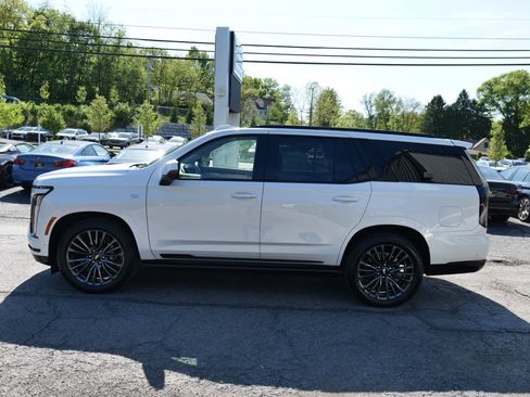 Used 2025 Cadillac Escalade Sport Platinum w/ LPO, Floor Liner Package image 8