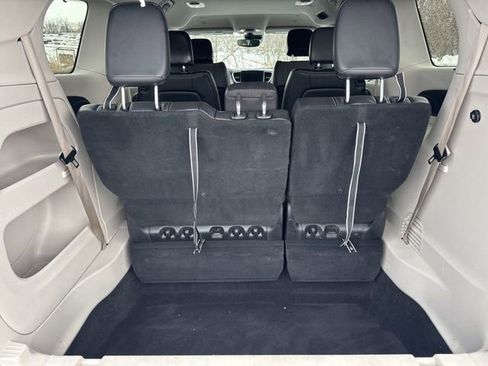 Used 2022 Chrysler Pacifica Touring-L image 11