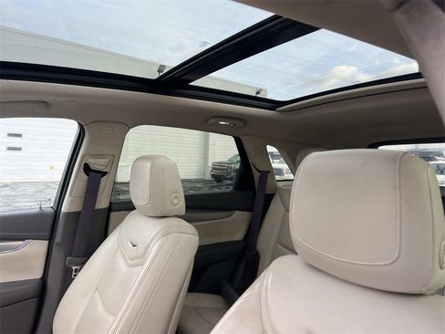 Used 2018 Cadillac XT5 Luxury w/ Driver Awareness Package image 18