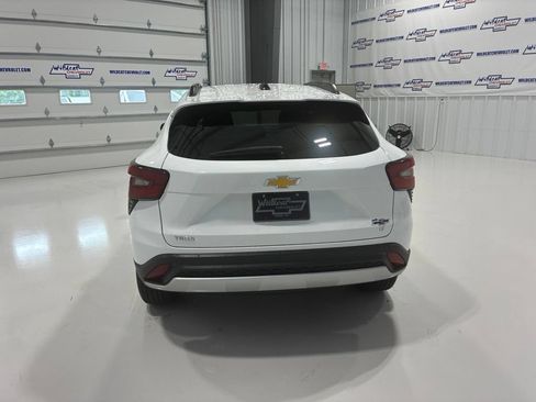 Used 2025 Chevrolet Trax LT FWD image 5