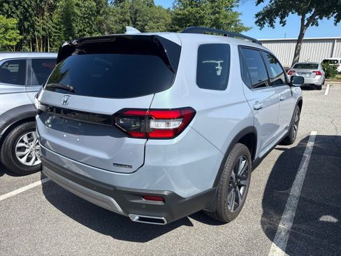 Certified 2025 Honda Pilot Touring image 4